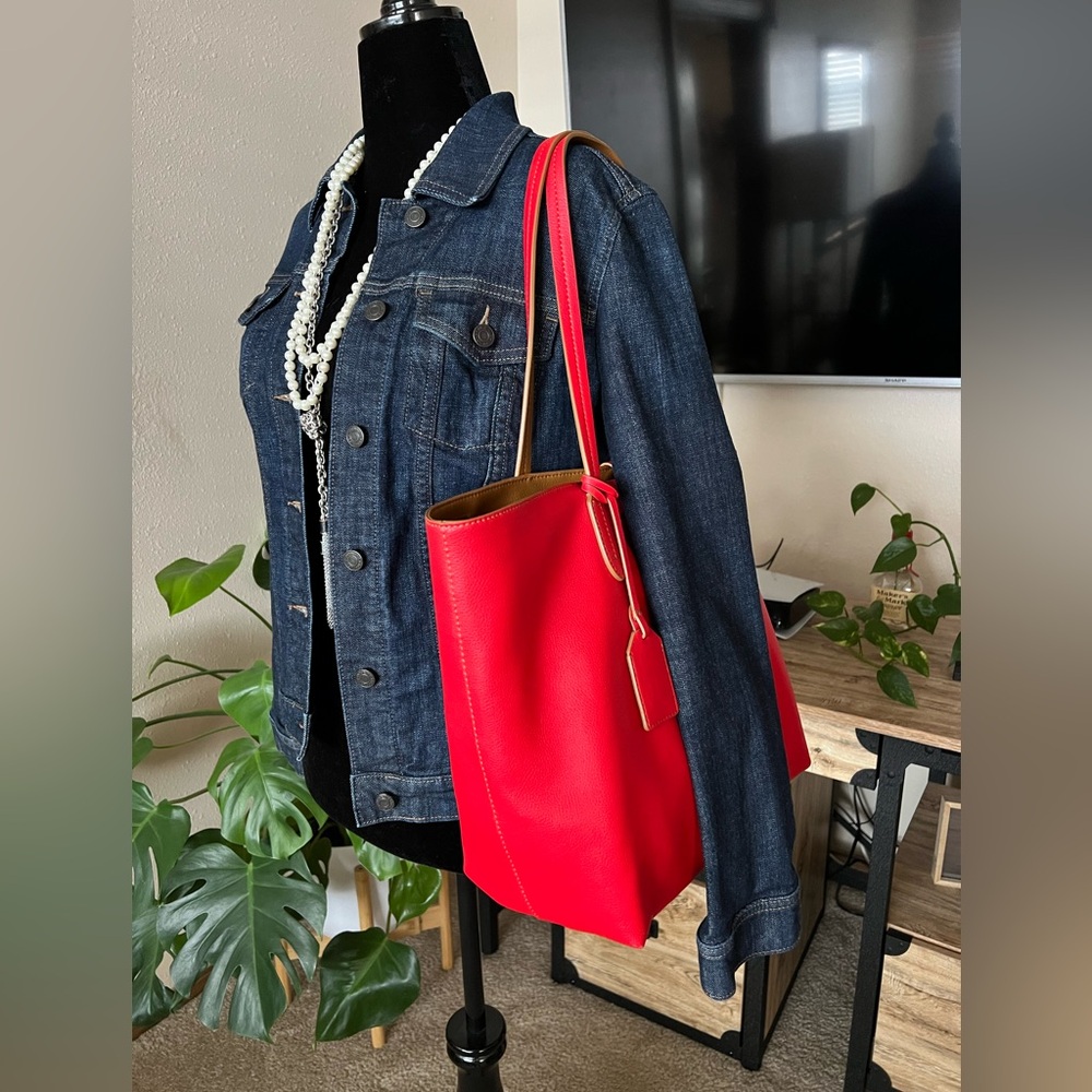 Classic Lauren Ralph Lauren Red/Beige Leather Tote Bag. - Picture 2 of 16